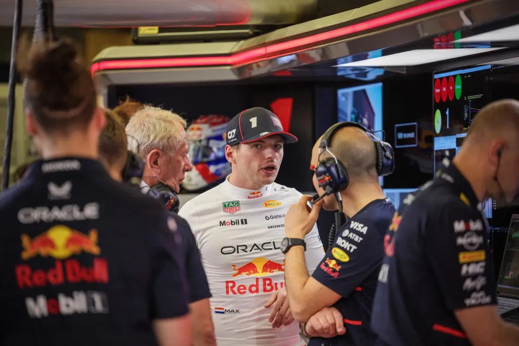 MANAMA, BAHRAIN - APRIL 11: Red Bull Racing’s Dutch driver and reigning world champion Max Verstappen (C) discusses race strategy with his team in the garage during the second test drive as part of the preparations for the fourth round of the Formula 1 World Championship at the Bahrain International Circuit in Manama, Bahrain on April 11, 2025. Ayman Yaqoob / Anadolu (Photo by Ayman Yaqoob / ANADOLU / Anadolu via AFP)