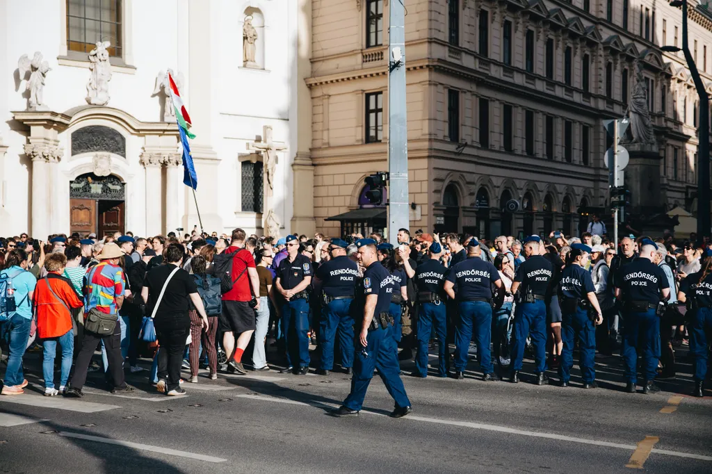 Hadházy Ákos, HadházyÁkos, tüntetés, hídfoglalás, Ferenciek tere, 2025.04.22.