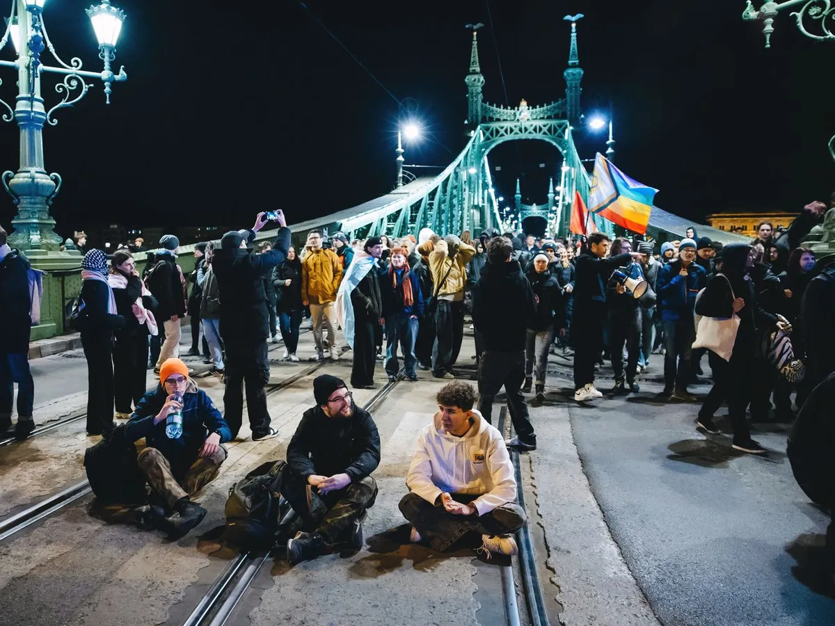 Pride-tüntetés, Pridetüntetés, Pride-párti tüntetés, Pridepártitüntetés, Budapest, 2025.04.08.