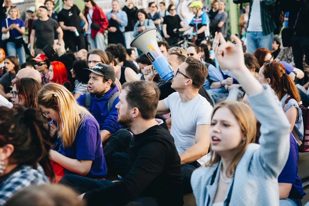 Hadházy Ákos, HadházyÁkos, tüntetés, hídfoglalás, Szabadság híd, 2025.04.22.