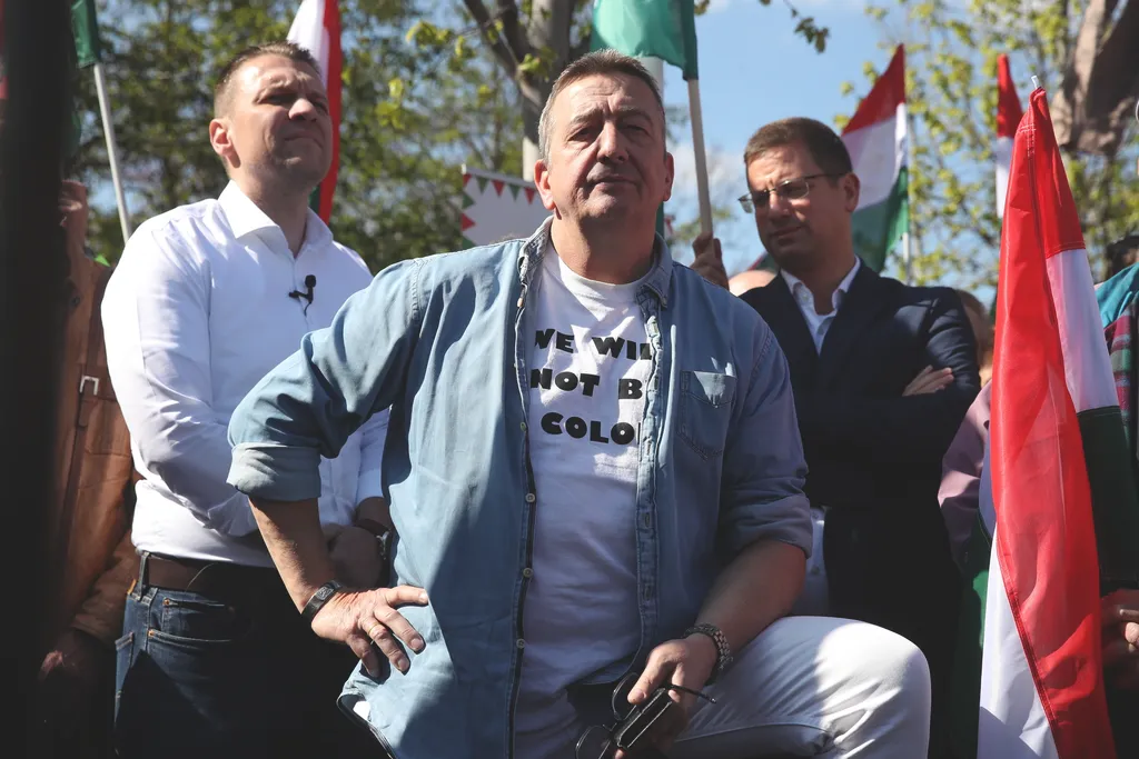 Tüntetést Kollár Kinga botrányos kijelentése miatt, KollárKinga, Millenáris, Civil Összefogás Fórum (CÖF), CivilÖsszefogásFórum, 2025.04.12.