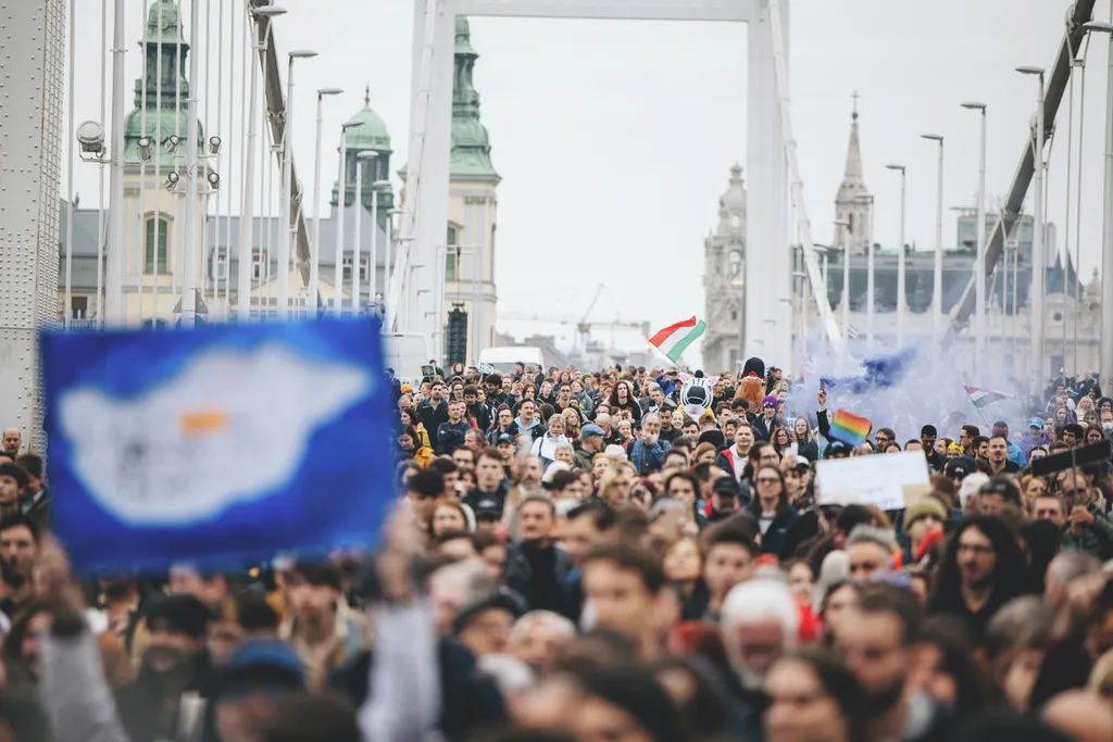 Pride-tüntetés, Hadházy Ákos, forgalmi dugó, Pride-tüntetésHadházyÁkos, forgalmi dugó, 2025.04.15.