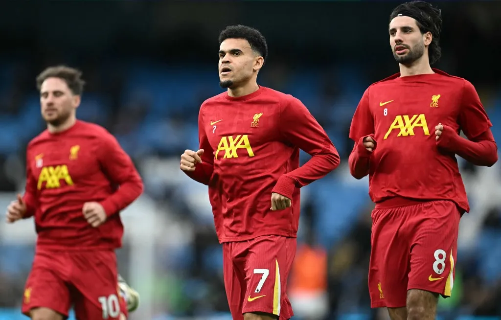 Liverpool's Argentinian midfielder #10 Alexis Mac Allister (L), Liverpool's Colombian midfielder #07 Luis Diaz and Liverpool's Hungarian midfielder #08 Dominik Szoboszlai warm up ahead of the English Premier League football match between Manchester City and Liverpool at the Etihad Stadium in Manchester, north west England, on February 23, 2025. (Photo by Paul ELLIS / AFP) / RESTRICTED TO EDITORIAL USE. No use with unauthorized audio, video, data, fixture lists, club/league logos or 'live' services. Online in-match use limited to 120 images. An additional 40 images may be used in extra time. No video emulation. Social media in-match use limited to 120 images. An additional 40 images may be used in extra time. No use in betting publications, games or single club/league/player publications. / 