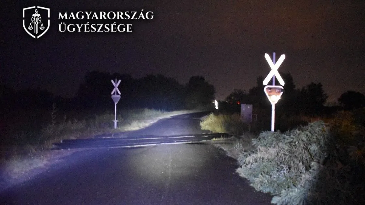 A síneken hagyta az autóját, majd azt mondta, hogy ellopták