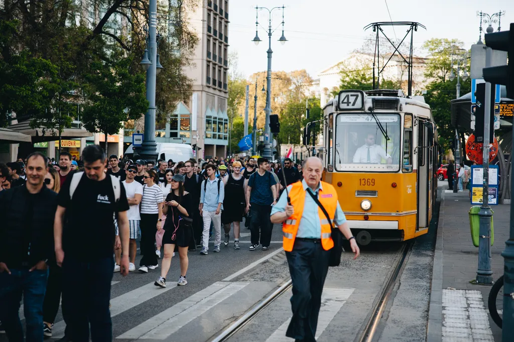 Hadházy Ákos, HadházyÁkos, tüntetés, hídfoglalás, Szabadság híd, 2025.04.22.