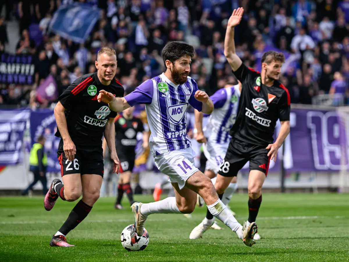 Budapest, 2025. április 13.
Giorgi Beridze az Újpest FC (k), valamint Lang Ádám (b) és Maximilian Hofmann (j), az Debrecen játékosai a labdarúgó OTP Bank Liga 27. fordulójában játszott Újpest FC - Debreceni VSC mérkőzésen a Szusza Ferenc Stadionban 2025. április 13-án.
MTI/Vasvári Tamás