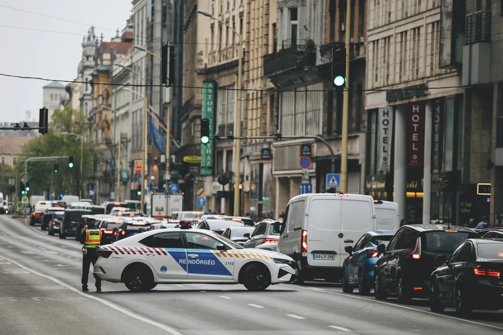 Pride-tüntetés, Hadházy Ákos, forgalmi dugó, Pride-tüntetésHadházyÁkos, forgalmi dugó, 2025.04.15.