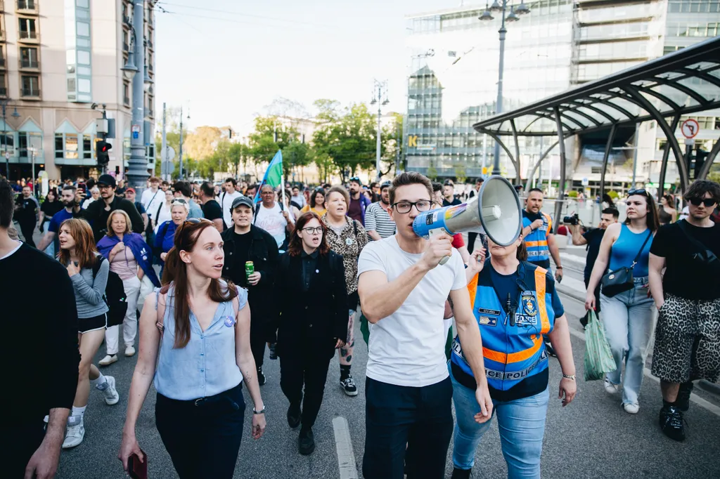 Hadházy Ákos, HadházyÁkos, tüntetés, hídfoglalás, Szabadság híd, 2025.04.22.