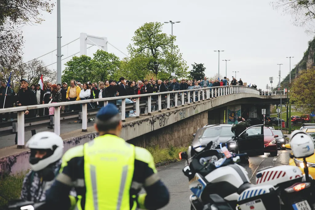 Pride-tüntetés, Hadházy Ákos, forgalmi dugó, Pride-tüntetésHadházyÁkos, forgalmi dugó, 2025.04.15.