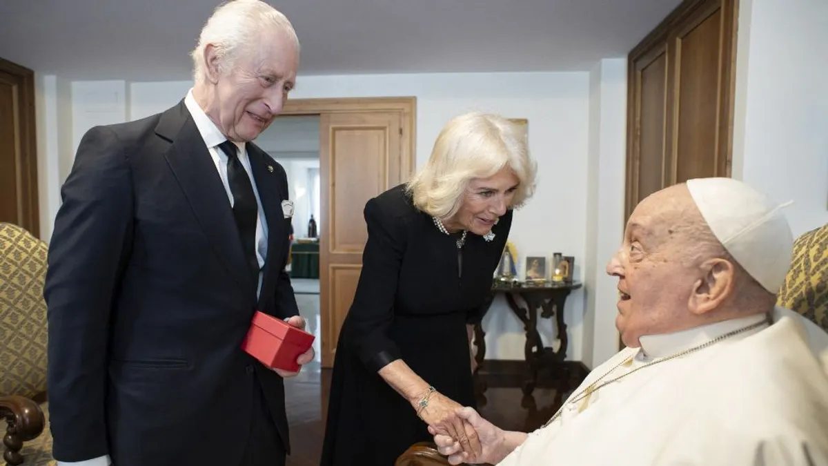 III. Károly és Kamilla királyné meglátogatták Ferenc pápát