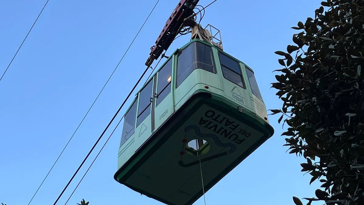 Elszakadt a tartókábel, sziklák közé zuhant a kabin – súlyos turistabaleset Olaszországban