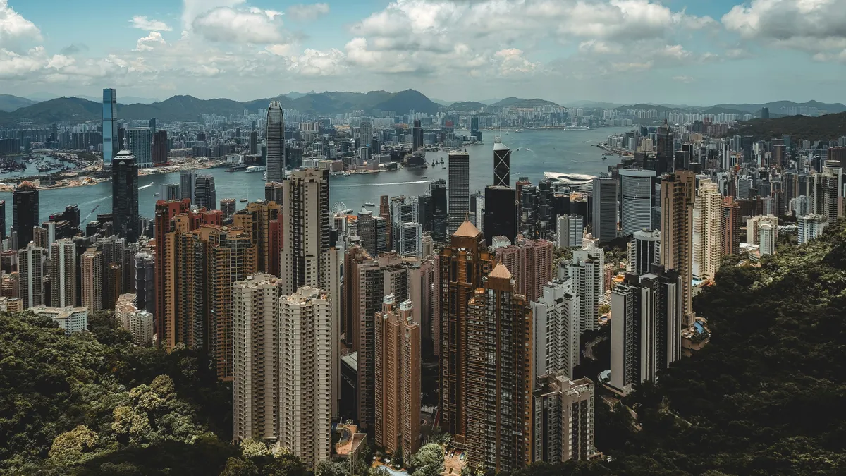 Mutatjuk Hongkong különleges negyedét, ahol a modern építészet ötvöződik a hagyományokkal