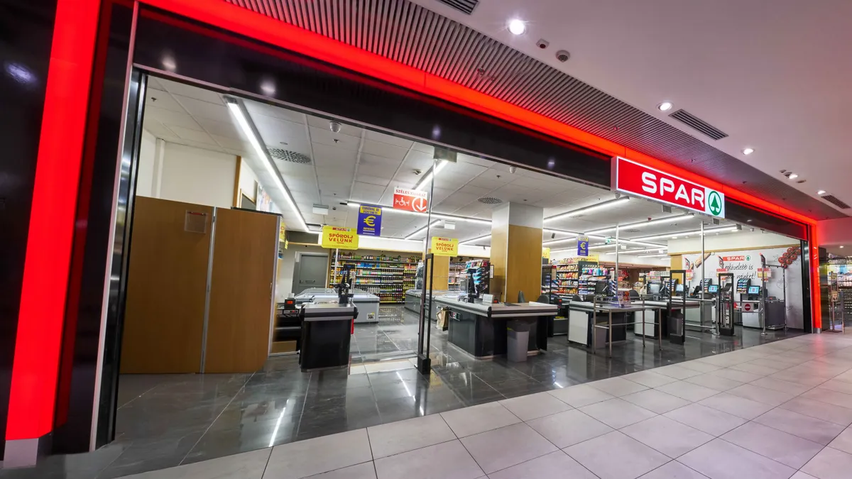 A vállalat felvétele az új kecskeméti Spar szupermarketről