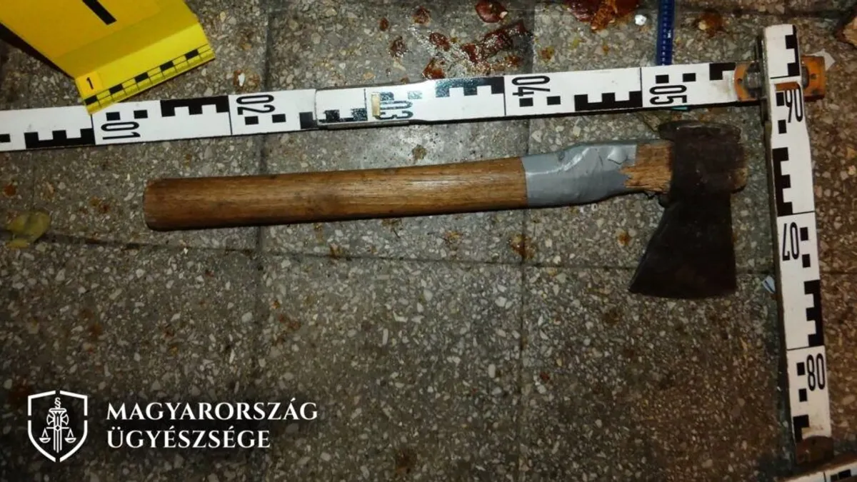 Baltával fenyegette egy férfi a rendőröket, azt mondta, hogy megöli őket és a családjukat