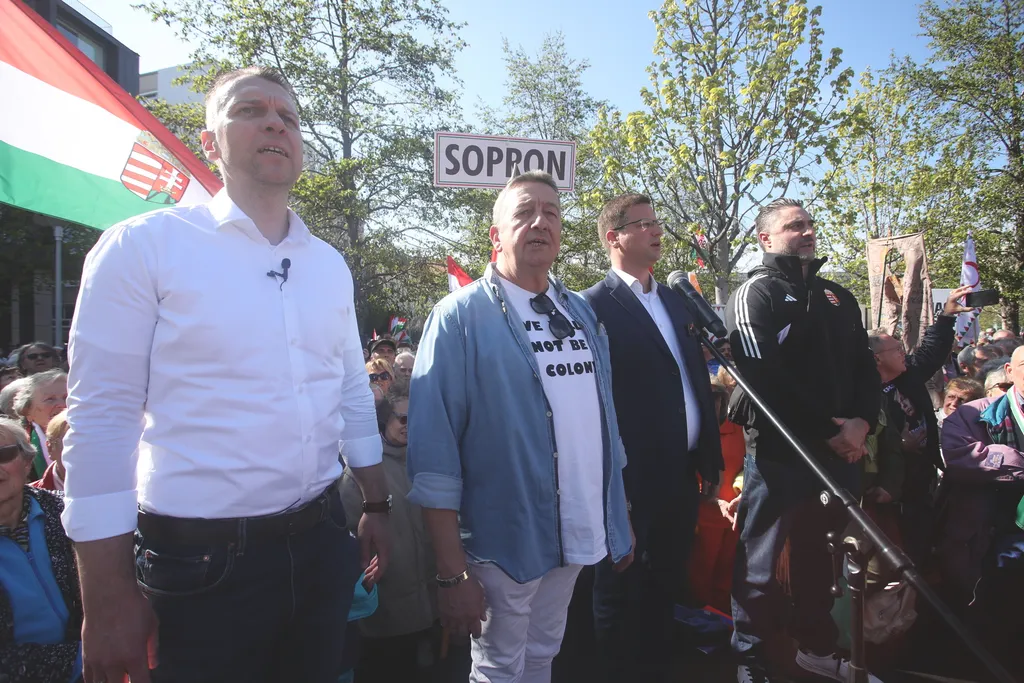 Tüntetést Kollár Kinga botrányos kijelentése miatt, KollárKinga, Millenáris, Civil Összefogás Fórum (CÖF), CivilÖsszefogásFórum, 2025.04.12.