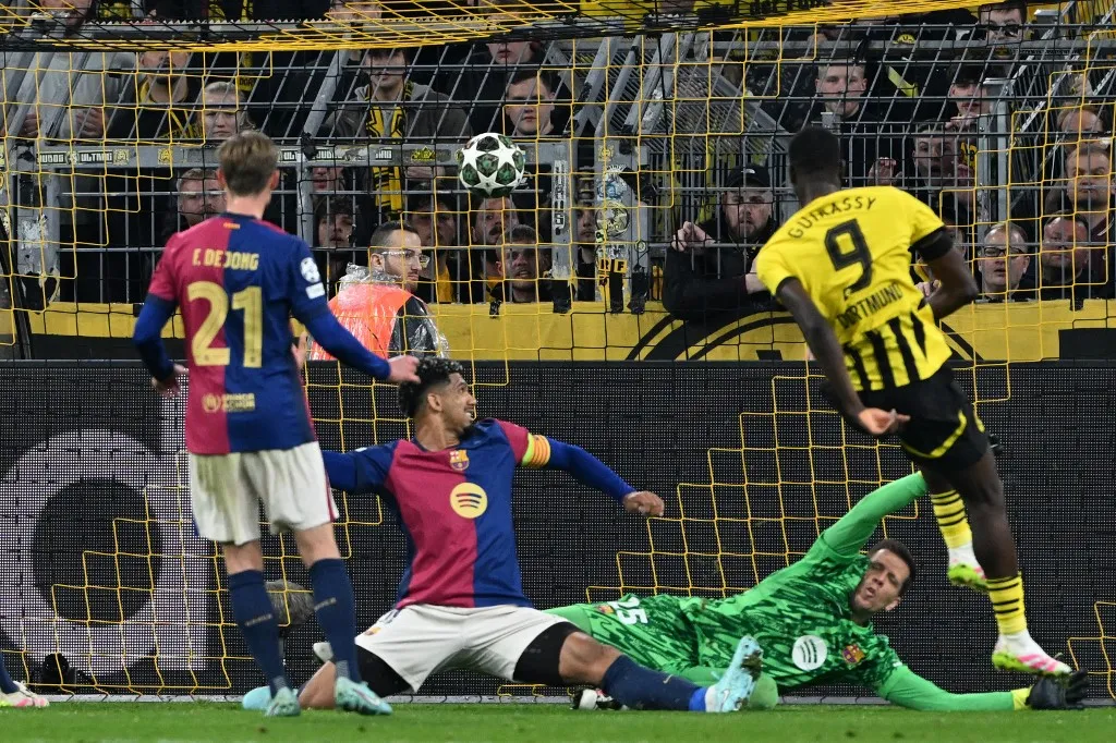 Serhou Guirassy háromszor is bevette a Barcelona kapuját