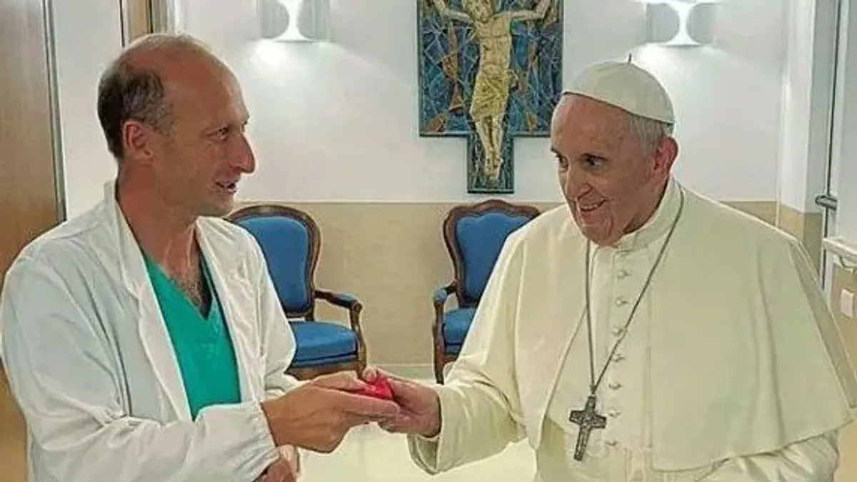 Megdöbbentő részleteket árult el a pápa orvosa az utolsó éjszakáról