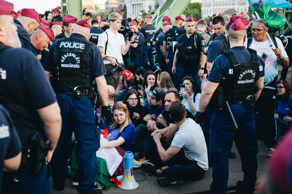 Hadházy Ákos, HadházyÁkos, tüntetés, hídfoglalás, Szabadság híd, 2025.04.22.