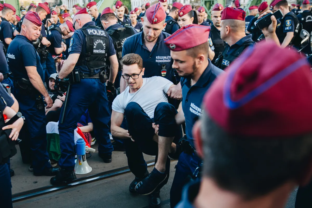 Hadházy Ákos, HadházyÁkos, tüntetés, hídfoglalás, Szabadság híd, 2025.04.22.