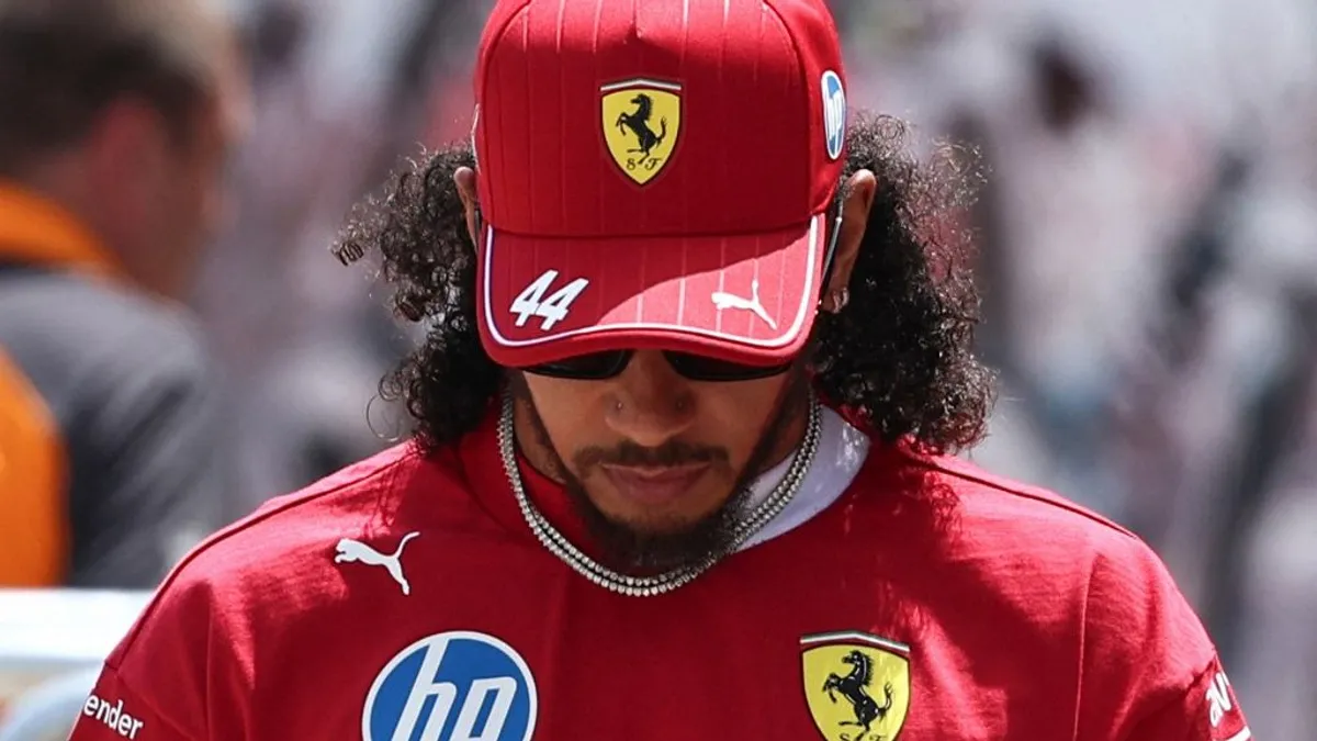 Lewis Hamilton új frizurája mindenkit sokkolt – képek, videó