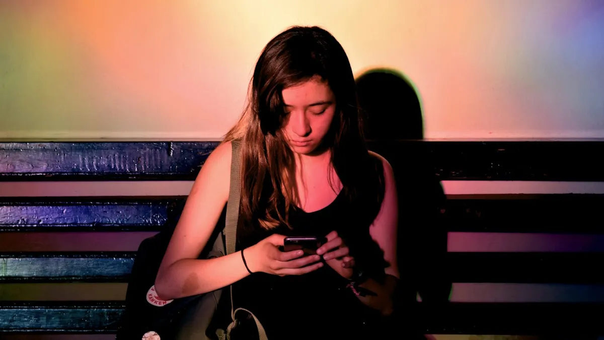 mobilozás mobilnet tini teen tinédszer kék fény