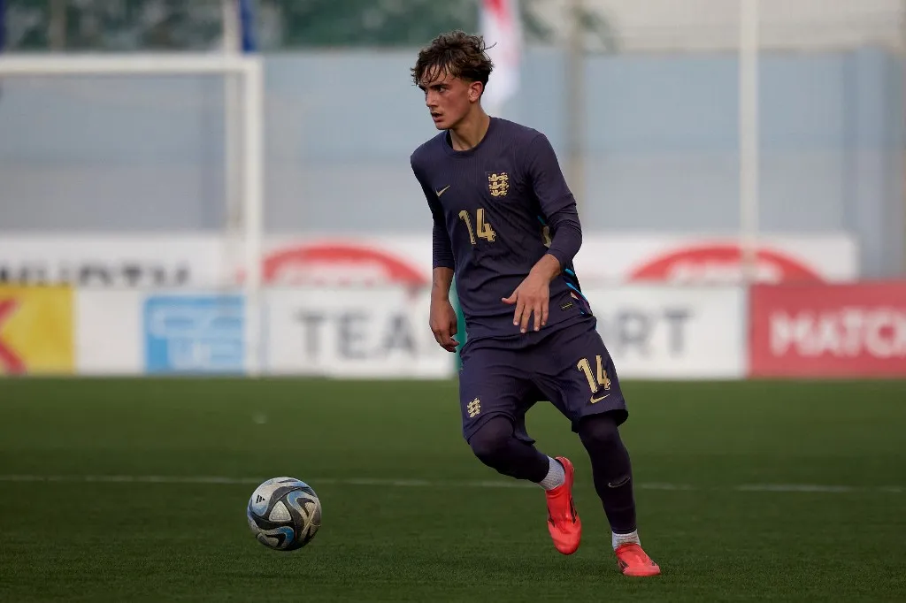 csodagyerek, Max Dowman of England plays during the UEFA European Under-17 Championship 2025 Group 1 qualifying soccer match between Sweden and England at the Centenary Stadium in Ta' Qali, Malta, on October 30, 2024. (Photo by Domenic Aquilina/NurPhoto) (Photo by Domenic Aquilina / NurPhoto / NurPhoto via AFP)