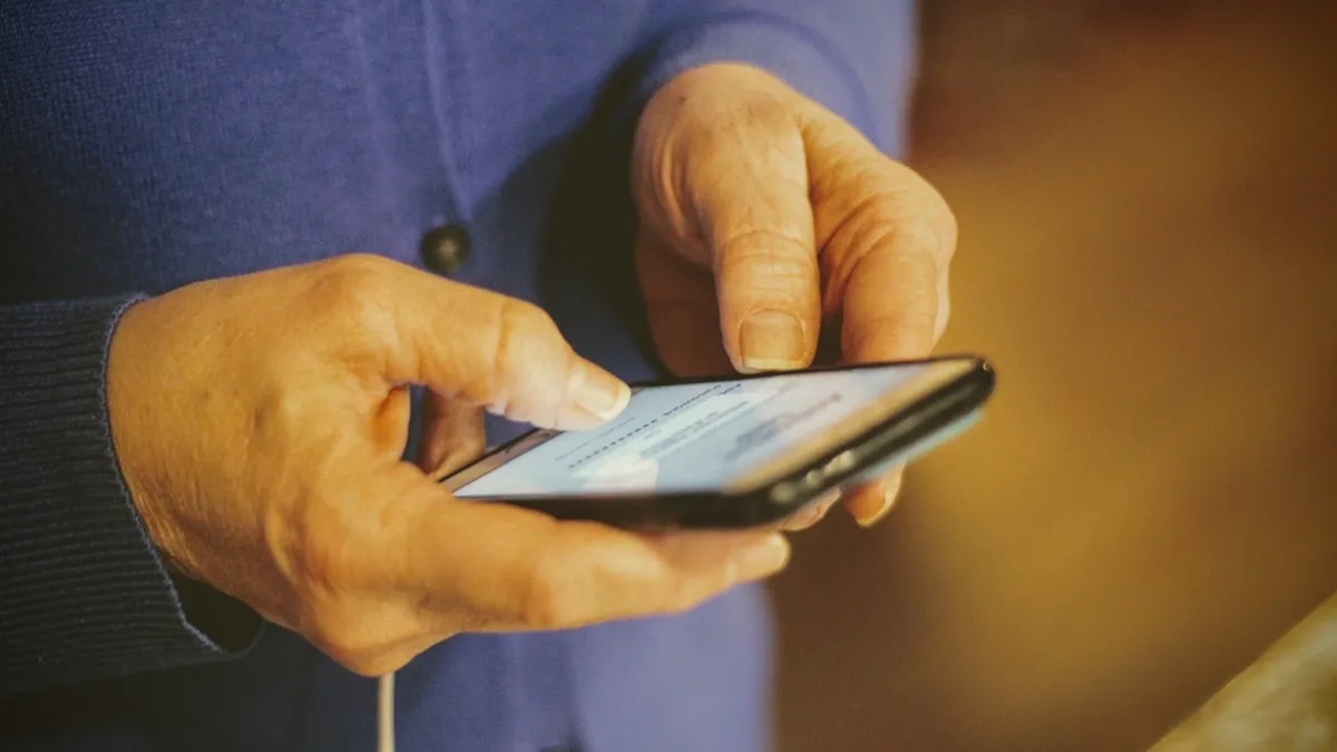 mobilozás iphone kártya, internetezés böngészés wifi