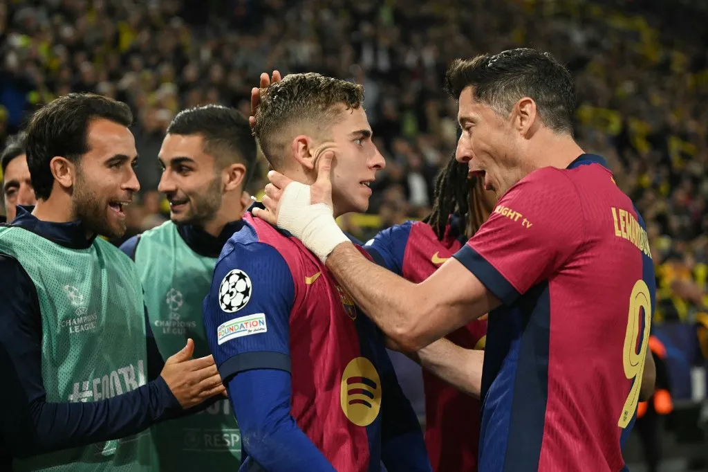 Robert Lewandowski és Gavi öröme a Barcelona szépítő gólja után