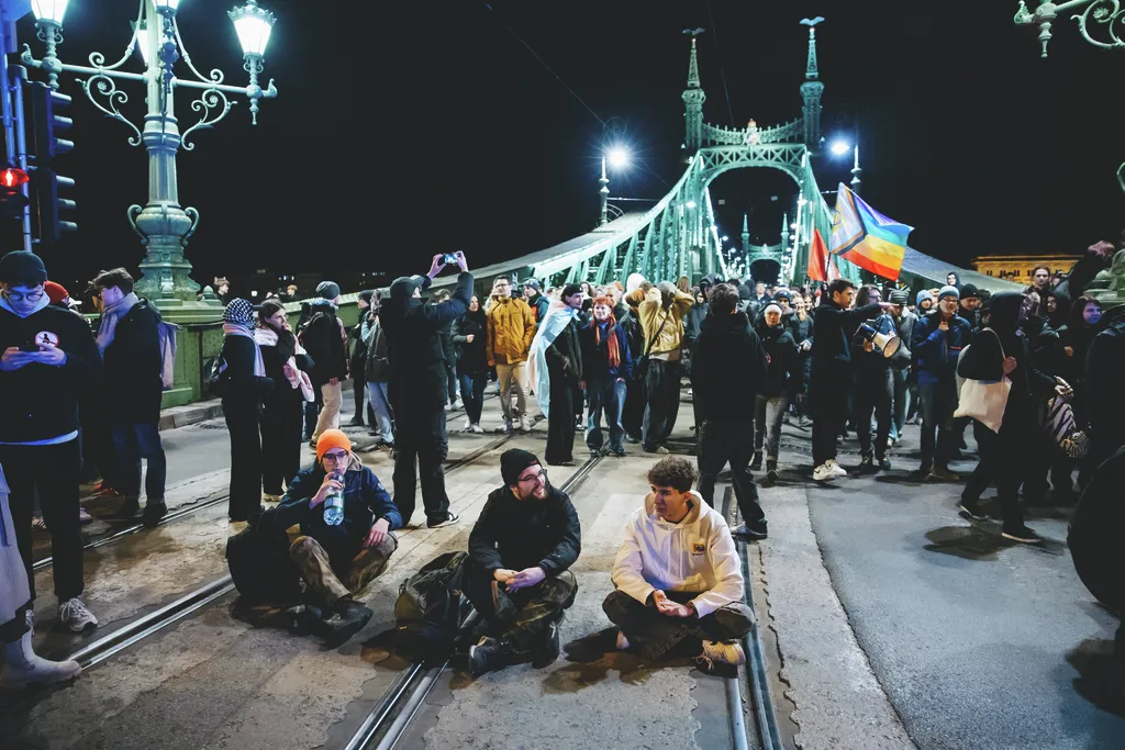 Pride-tüntetés, Pridetüntetés, Pride-párti tüntetés, Pridepártitüntetés, Budapest, 2025.04.08.