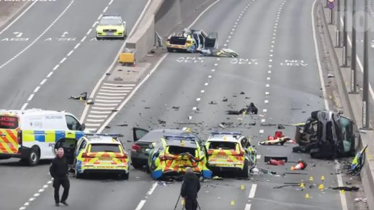 Brutális rendőrautó-karambol történt Angliában, többen megsérültek – videó