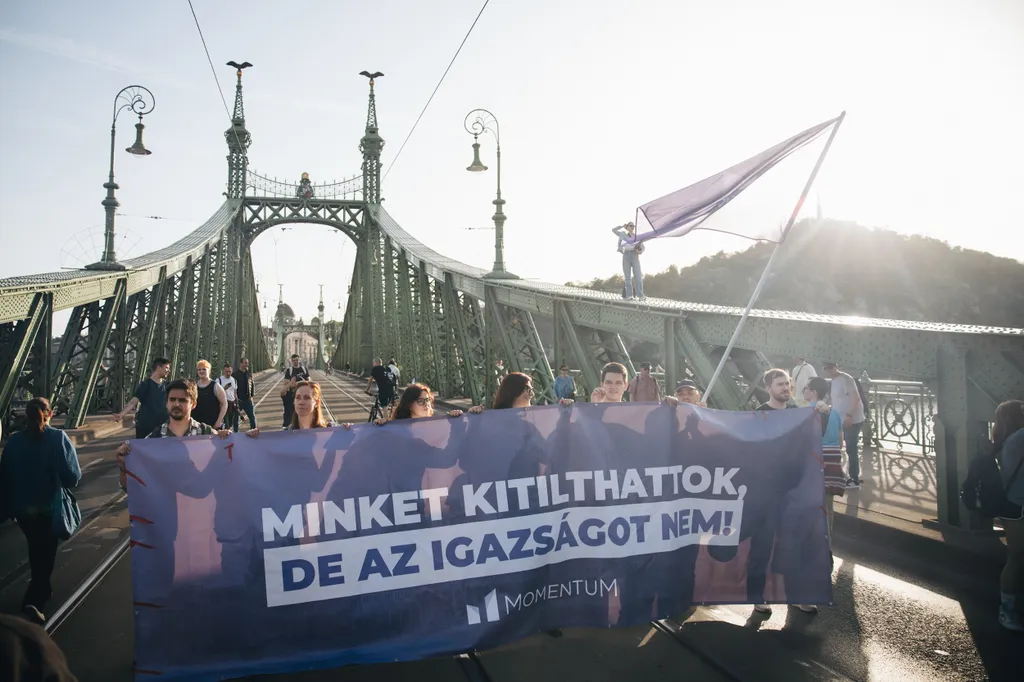 Hadházy Ákos, HadházyÁkos, tüntetés, hídfoglalás, Szabadság híd, 2025.04.22.