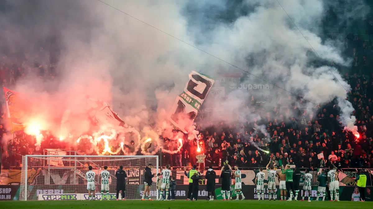 Budapest, 2025. április 2.
A győztes Ferencváros játékosai a labdarúgó MOL Magyar Kupa negyeddöntőjében játszott Ferencvárosi TC - Újpest FC mérkőzés végén a Groupama Arénában 2025. április 2-án. A Ferencváros 3-1-re győzött.
MTI/Hegedüs Róbert