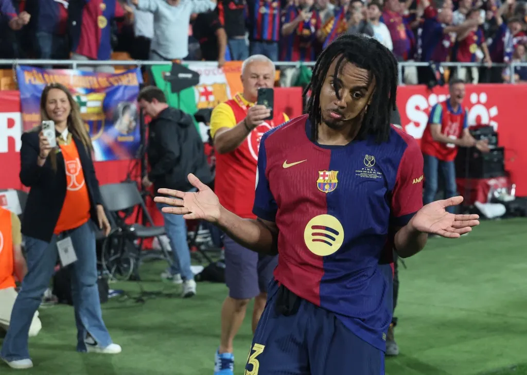 Barcelona's French defender #23 Jules Kounde celebrates scoring his team's third goal during their Spanish Cup, Copa del Rey (King's Cup) final football match between FC Barcelona and Real Madrid CF at La Cartuja stadium in Seville on April 26, 2025. (Photo by Pierre-Philippe MARCOU / AFP)