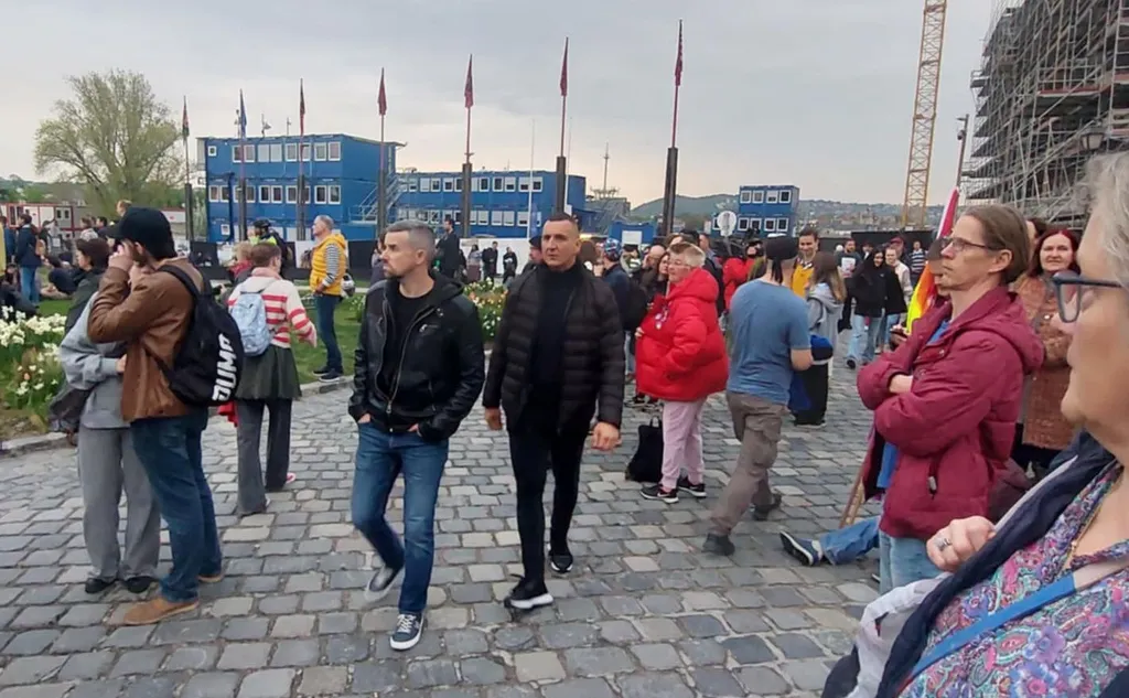Pride-tüntetés, Hadházy Ákos, forgalmi dugó, Pride-tüntetésHadházyÁkos, forgalmi dugó, 2025.04.15.