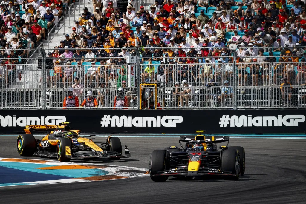 forma-1, MIAMI, FLORIDA - MAY 5: Red Bull Racing driver Sergio Perez of Mexicocompetes during the 2024 Formula 1 Miami Grand Prix at Hard Rock Stadium on May 05, 2024, in Miami, Florida. Eva Marie Uzcategui / Anadolu (Photo by Eva Marie Uzcategui / ANADOLU / Anadolu via AFP)