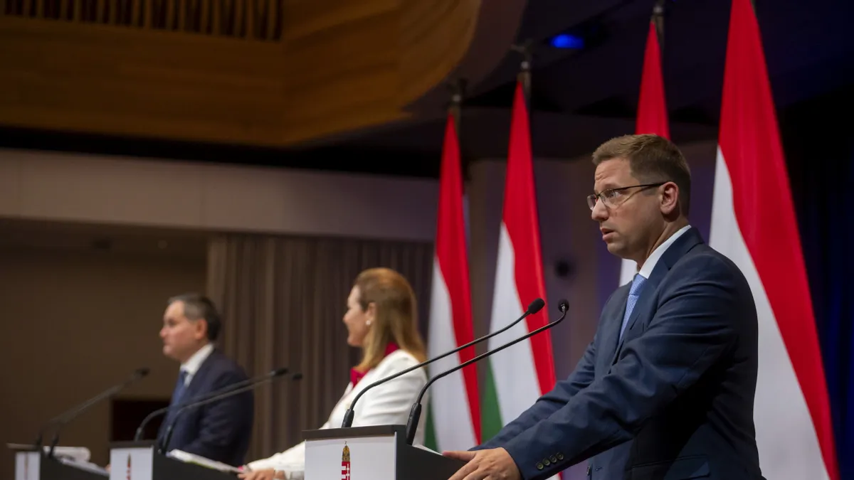 Gulyás Gergely az Origónak: A Tisza–Brüsszel-paktum lényege, a most járó forrásokat ne kapjuk meg – élőben a Kormányinfó
