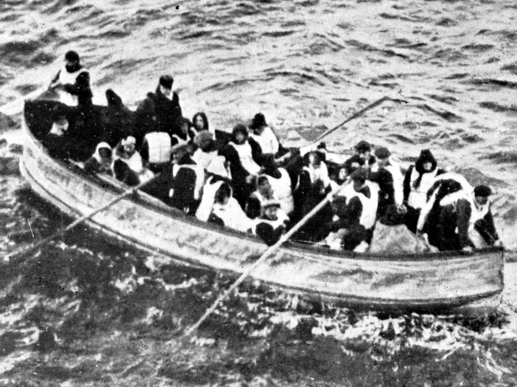 Sinking of the "Titanic", British liner. Survivors aboard a lifeboat. Photograph taken by a passenger of the "Carpathia" that came to help, April 1912. (Photo by Roger-Viollet / Roger-Viollet via AFP)