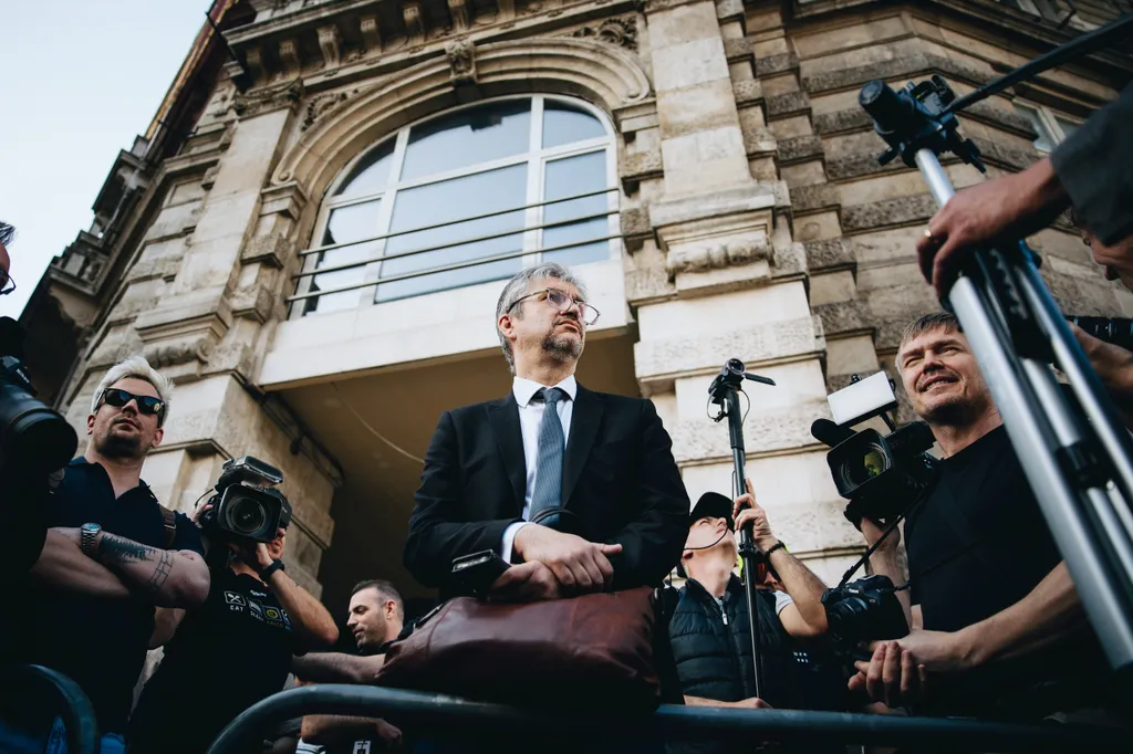 Hadházy Ákos, HadházyÁkos, tüntetés, hídfoglalás, Ferenciek tere, 2025.04.22.