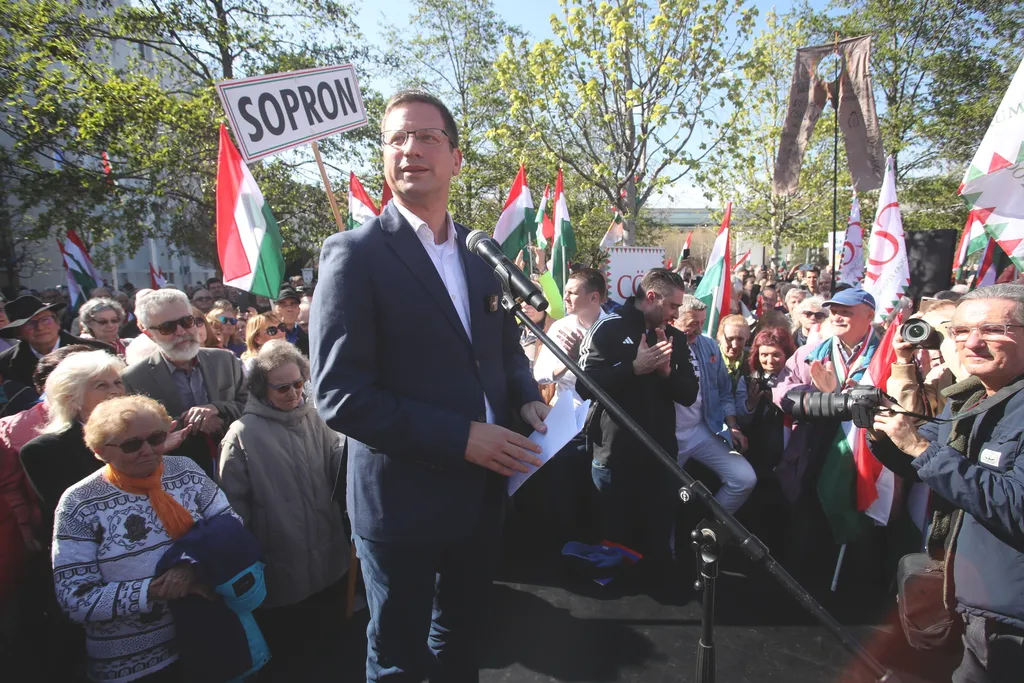 Tüntetést Kollár Kinga botrányos kijelentése miatt, KollárKinga, Millenáris, Civil Összefogás Fórum (CÖF), CivilÖsszefogásFórum, 2025.04.12.