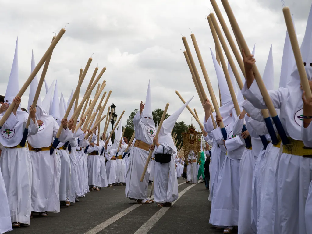 Sevilla, Virágvasárnap, Nagyhét, húsvét, Spanyolország, körmenet, vezeklés, 2025.04.15., 
