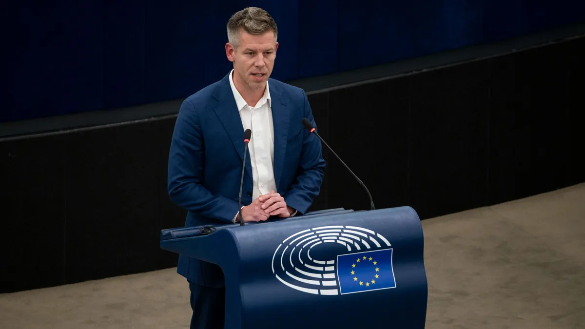 Menczer Magyarnak: Ukrajnát választottad Magyarország helyett!