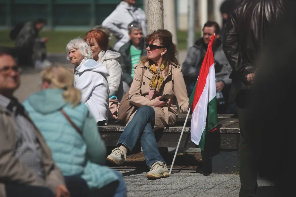 Tüntetést Kollár Kinga botrányos kijelentése miatt, KollárKinga, Millenáris, Civil Összefogás Fórum (CÖF), CivilÖsszefogásFórum, 2025.04.12.