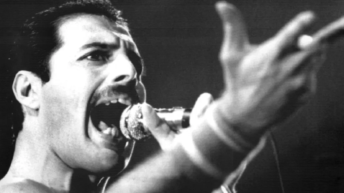 Soha nem hallott sztorikkal jön Budapestre Freddie Mercury bizalmasa