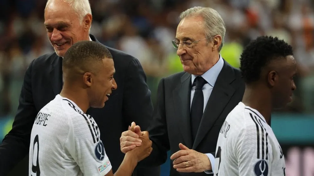 WARSAW, POLAND - AUGUST 14: Kylian Mbappe of Real Madrid greets Florentino Perez President of Real Madrid during the trophy ceremony after the UEFA Super Cup 2024 match between Real Madrid and Atalanta BC at National Stadium on August 14, 2024 in Warsaw, Poland. Jakub Porzycki / Anadolu (Photo by Jakub Porzycki / ANADOLU / Anadolu via AFP)