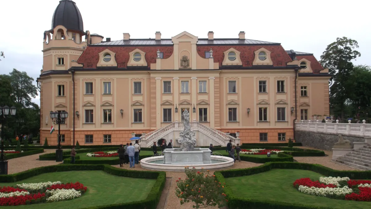 Eladó egy fényűző magyar kastély, egy milliárdos árulja