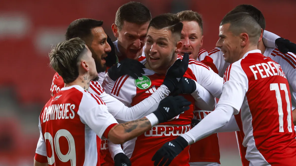 Debrecen, 2024. december 5.
A debreceni Bárány Donát (k) ünnepel csapattársaival a labdarúgó OTP Bank Liga 1. fordulóból elhalasztott Debreceni VSC - Ferencvárosi TC mérkőzésen a debreceni Nagyerdei Stadionban 2024. december 5-én.
MTI/Derencsényi István