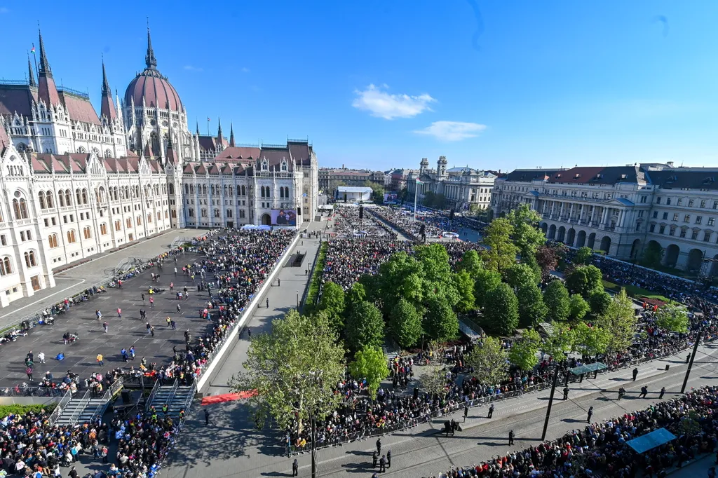 Ferenc pápa élete képekben, Ferencpápaéleteképekben, galéria, összeállítás, halálhír, 2025.04.21.