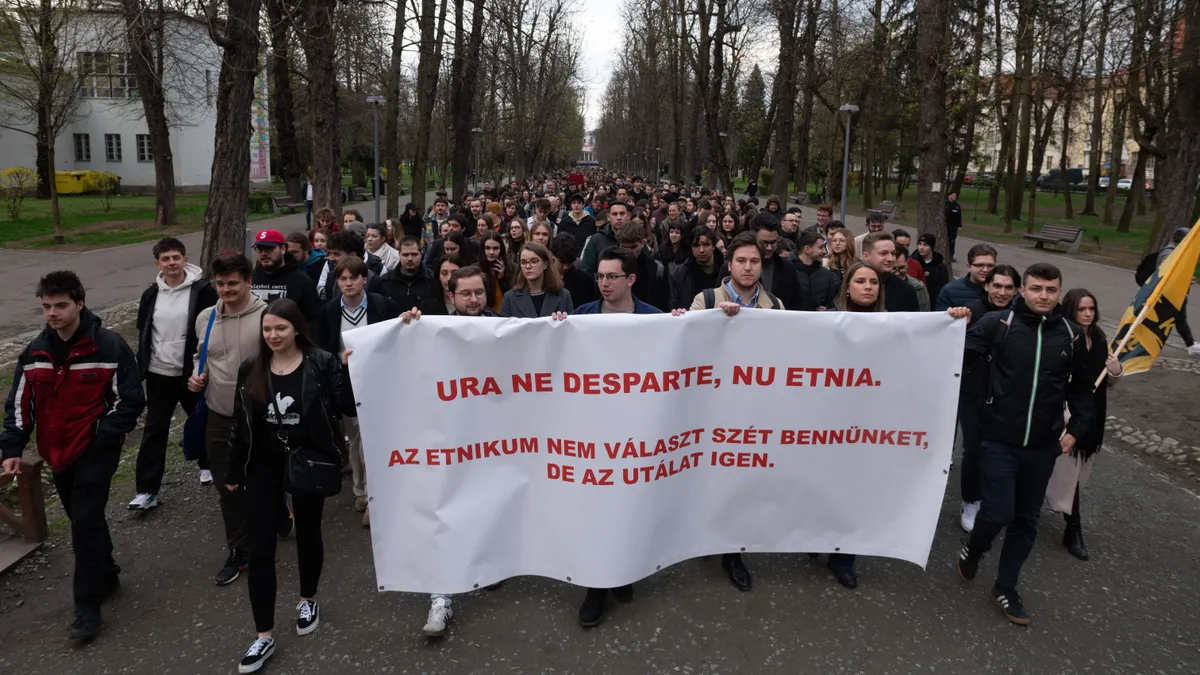 Erdélyi magyarok szerveztek demonstrációt a kolozsvári magyarverés miatt
