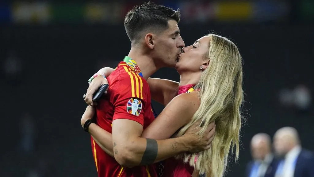 Alvaro Morata centre-forward of Spain and Atletico de Madrid and his wife Alice Campello celebrate victory after the UEFA EURO 2024 final match between Spain and England at Olympiastadion on July 14, 2024 in Berlin, Germany. (Photo by Jose Breton/Pics Action/NurPhoto) (Photo by Jose Breton / NurPhoto / NurPhoto via AFP), szexi