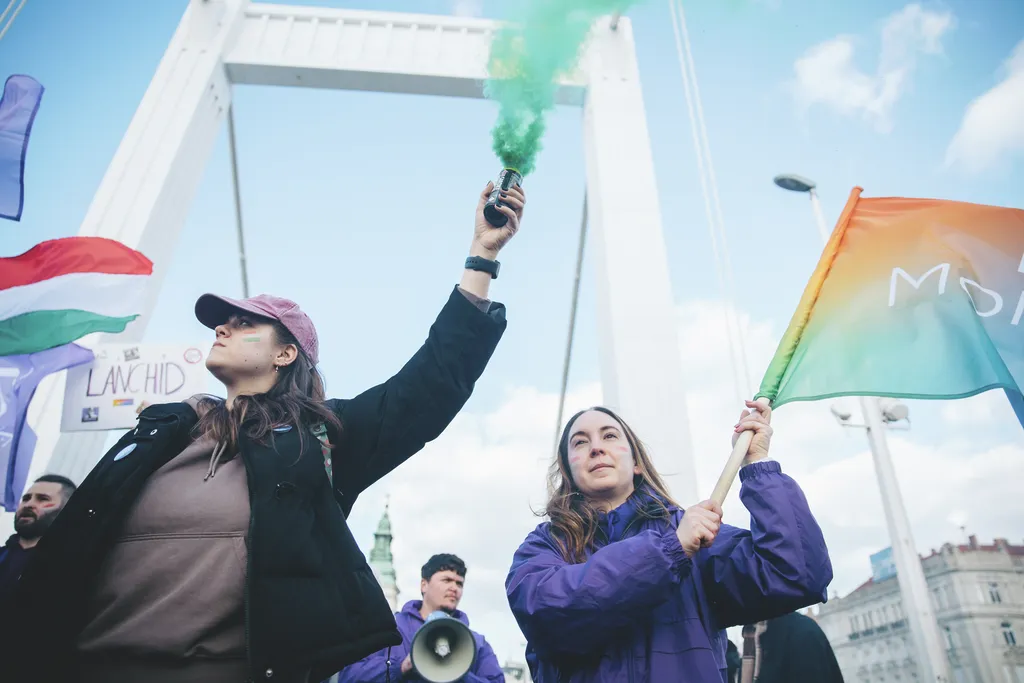 Pride-tüntetés, Pridetüntetés, Pride-párti tüntetés, Pridepártitüntetés, Budapest, 2025.04.08.